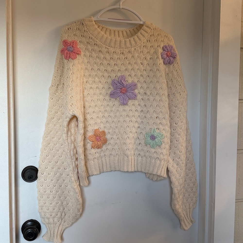 New In EMBROIDERY FLORAL KNIT SWEATER Embroidered Cream cottagecore large